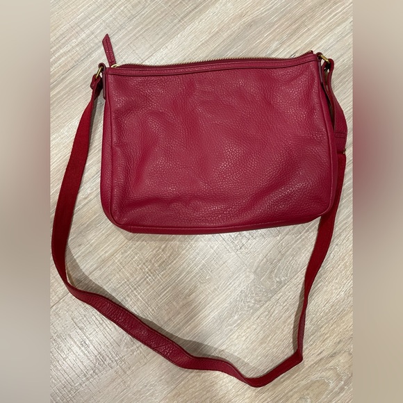 Red leather fossil crossbody - NWOT - Picture 3 of 3